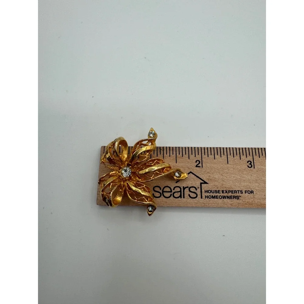 Vintage Gold Tone Openwork Flower Brooch Clear‎ Rhinestone Floral Pin 1.75 Inch